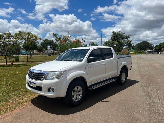 TOYOTA HILUX 2.7 SR 4X2 CD 16V FLEX 4P AUTOMÁTICO TOYOTA HILUX 2.7 SR 4X2 CD 16V FLEX 4P AUTOMÁTICO